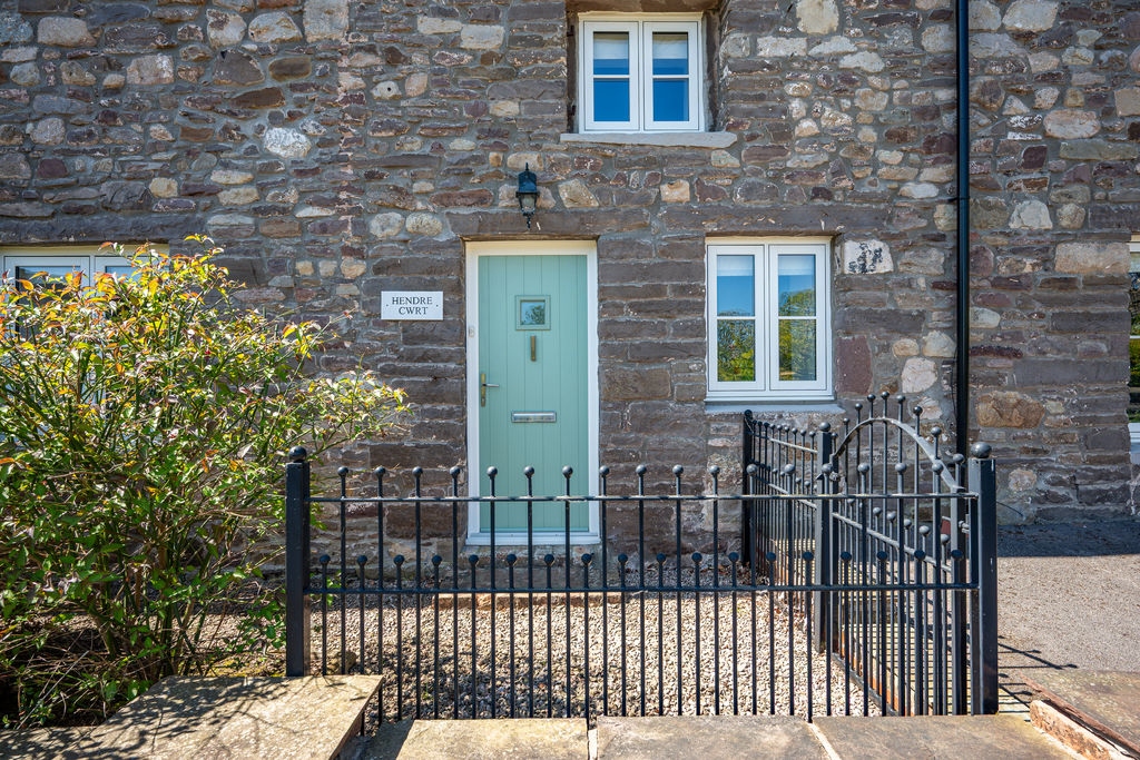 Door to potential annexe- click for photo gallery
